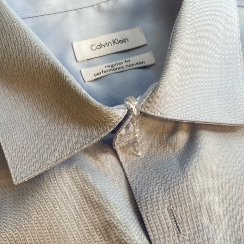 Calvin Klein men’s size 17 1/2 light blue button dress shirt like new